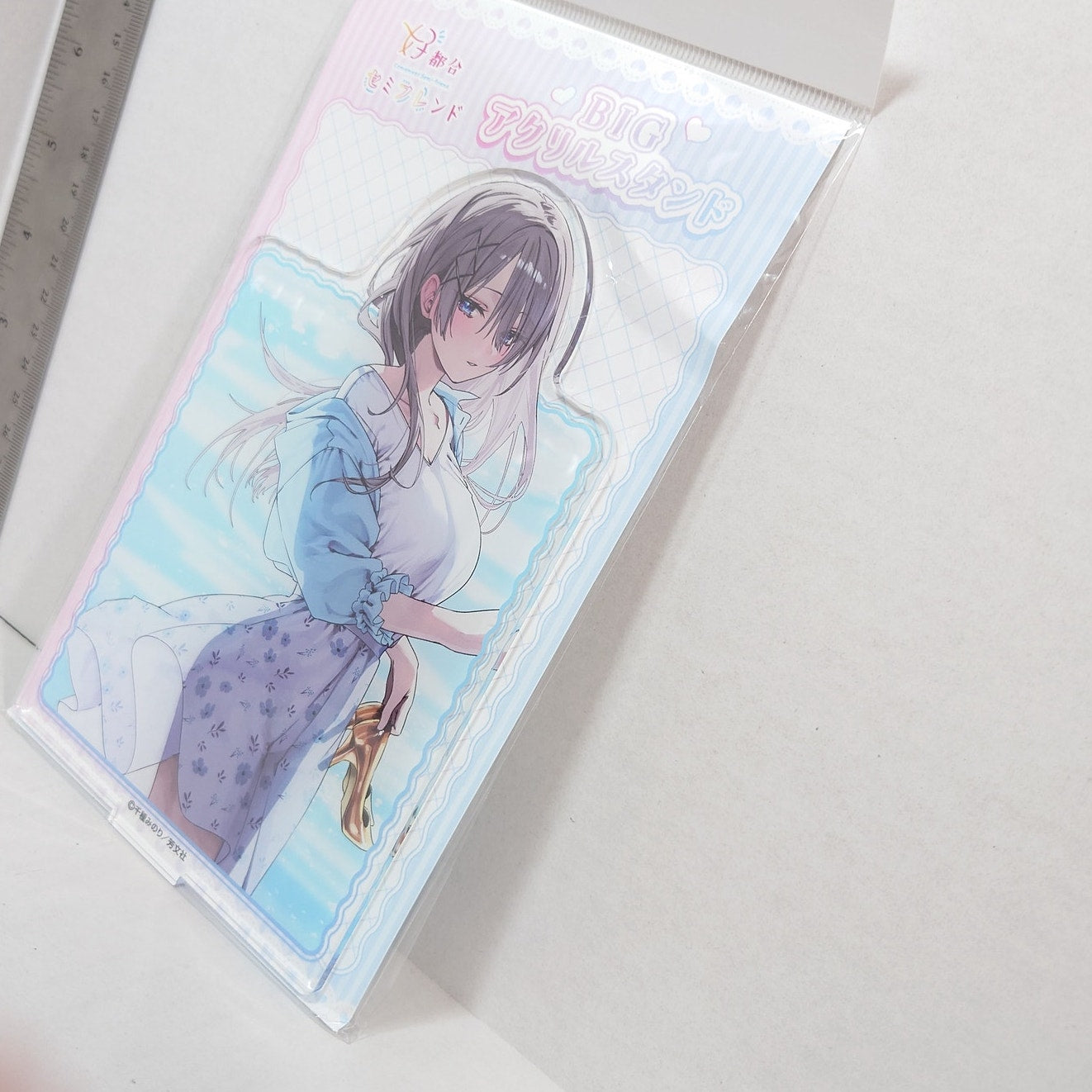 Suuna Convenient Semi-Friend Acrylic Stand