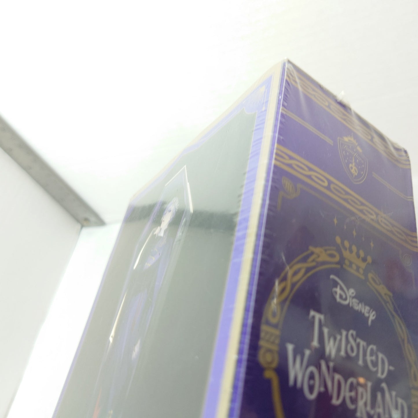 Vil Schoenheit Pomefiore Twisted Wonderland Plush & Booklet