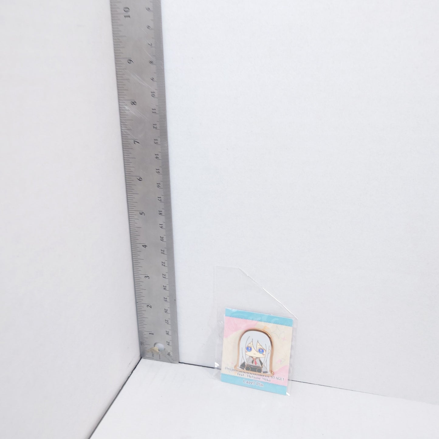 Kanade Yoisaki 25-ji, Night Code de. Project Sekai MySekai Lapel Pin