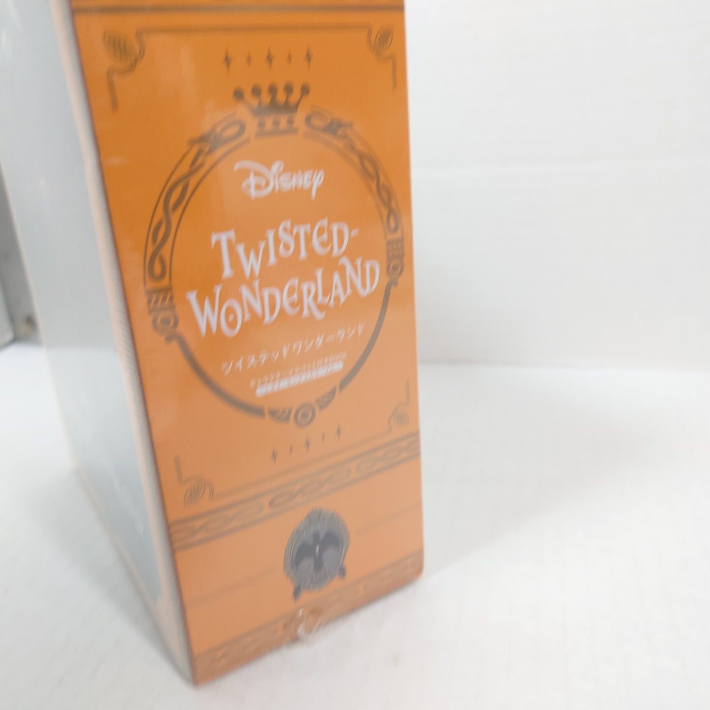 Leona Kingscholar Twisted Wonderland Plush & Booklet