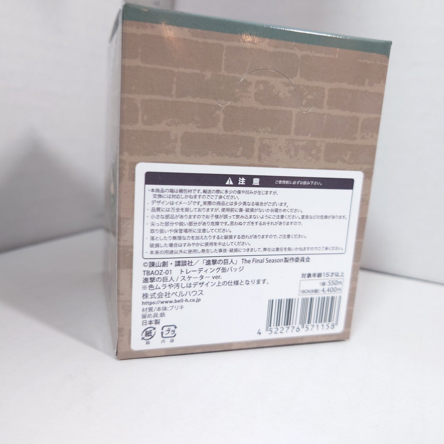 Attack on Titan Badge Skater Box Set