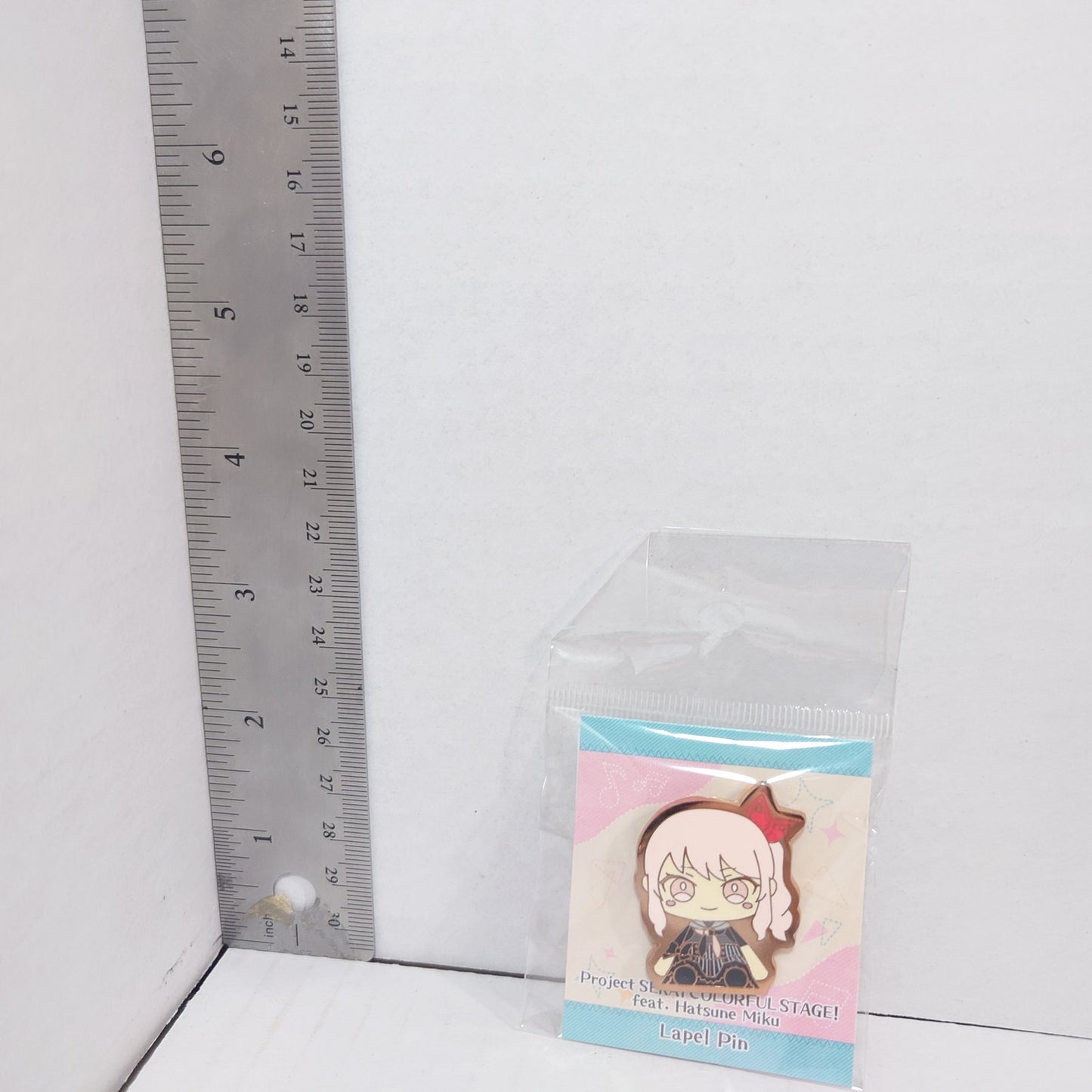 Mizuki Akiyama 25-ji, Night Code de. Project Sekai MySekai Lapel Pin