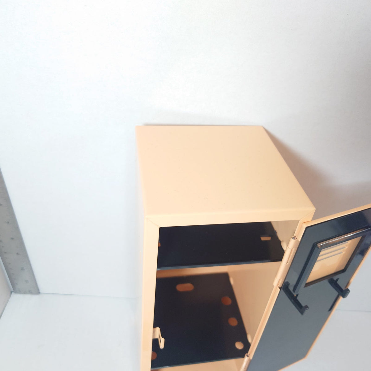 Hyuna Alien Stage Fading Youth Mini Locker Set