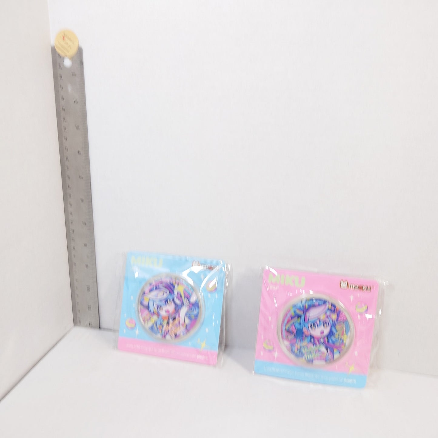 MIKU HATSUNE VOCALOID CN Moeyu Collab Pin Set