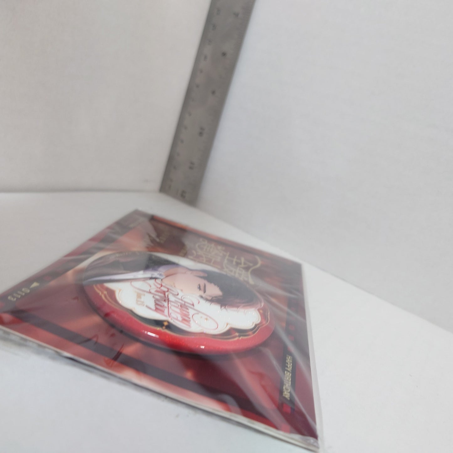 Zeyan Li (Victor) Mr Love: Queen's Choice Birthday Badge