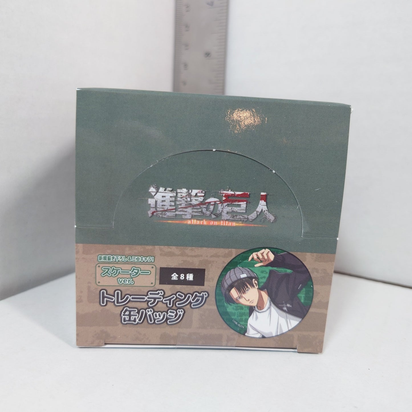 Attack on Titan Badge Skater Box Set