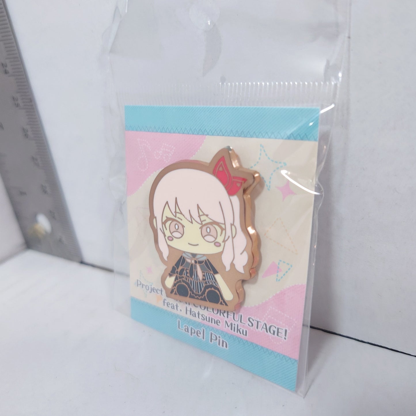 Mizuki Akiyama 25-ji, Night Code de. Project Sekai MySekai Lapel Pin